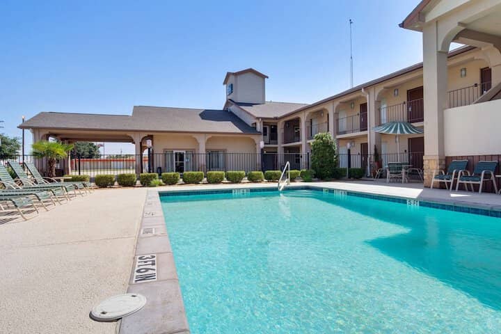 Pool 16 of 24