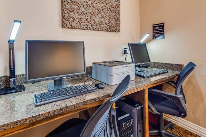 Business Center 22 of 24